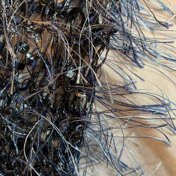 Knitted silk scarf - Picture 8 of 8